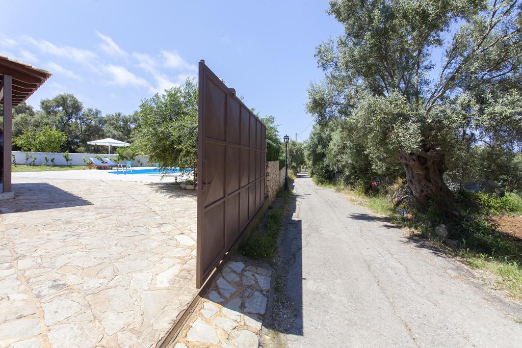 Stavlos Tsoukaládhes Buitenkant foto