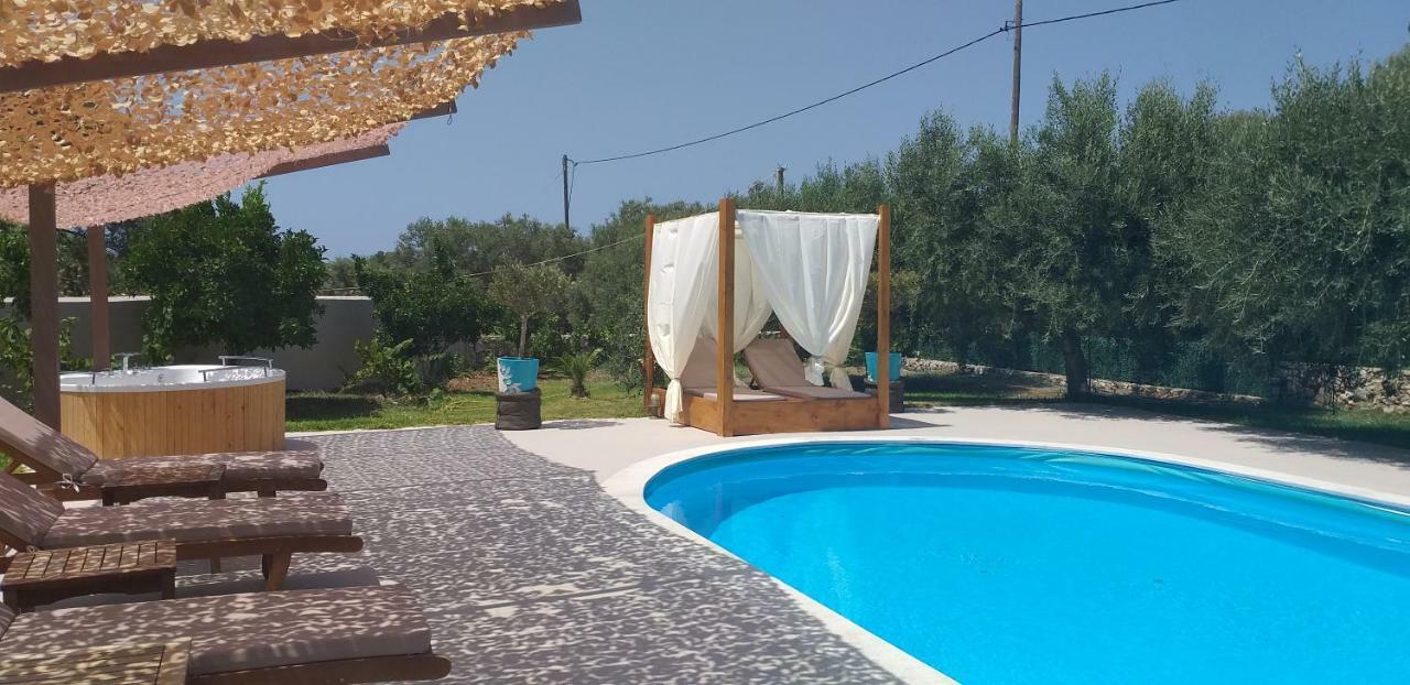 Stavlos Tsoukaládhes Buitenkant foto